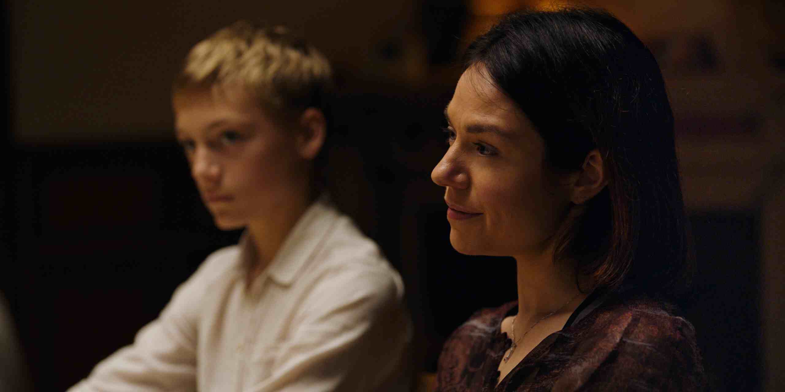 Hintergrundbild zu „Cast & Crew“